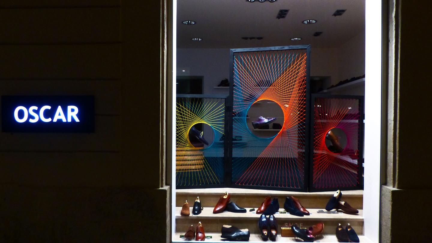Design vitrine centrale laine coloré tissage
