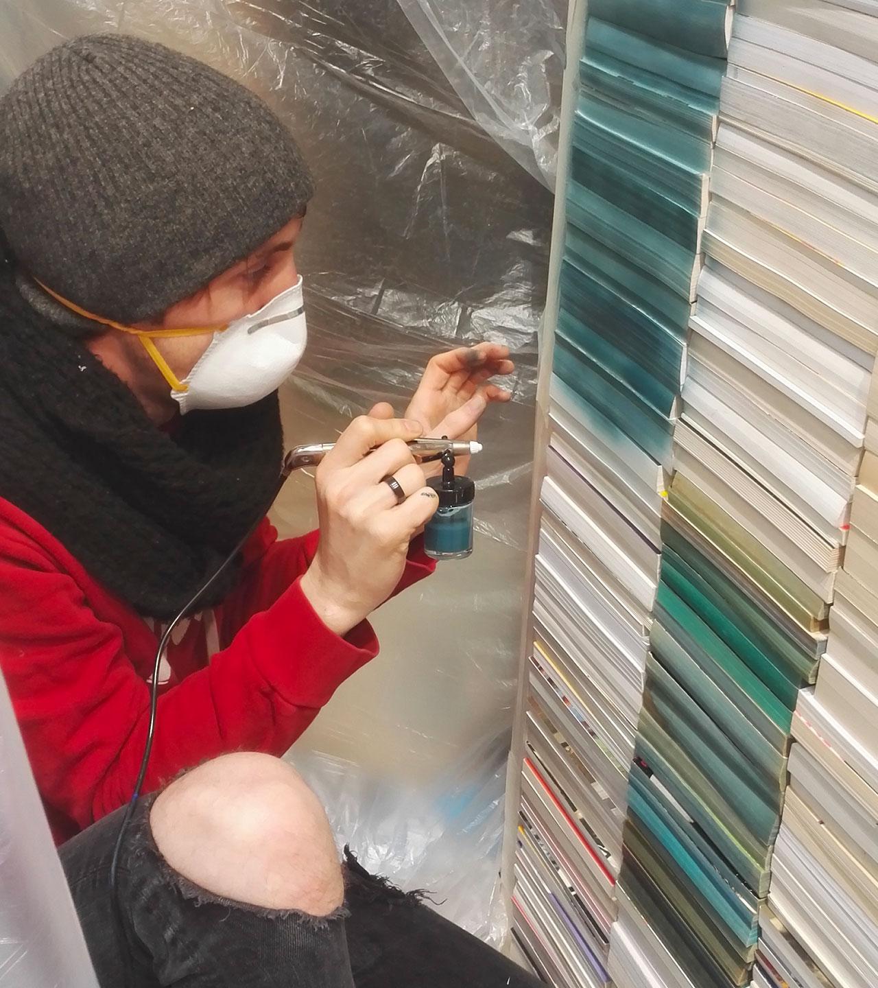 Dessous de la création de la vitrine au nuancier de livres colorés